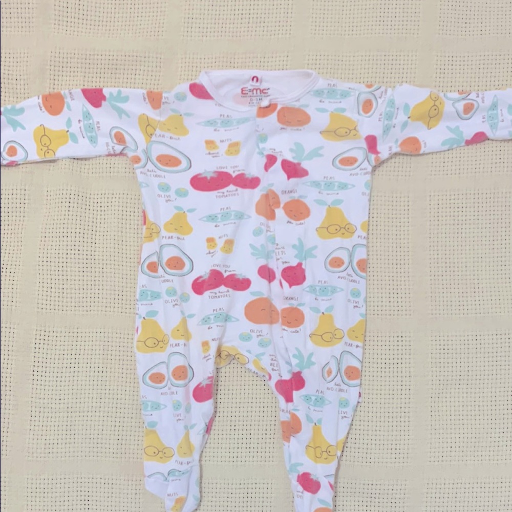 EASY = MAGNETIC CLOSE 0-3M Cute Veggies Magnetic Footed Coverall